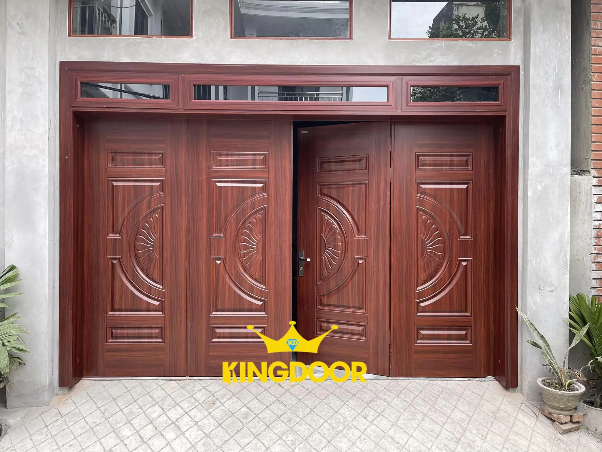 cua-thep-van-go-tai-khanh-son cua-thep-van-go-tai-khanh-son