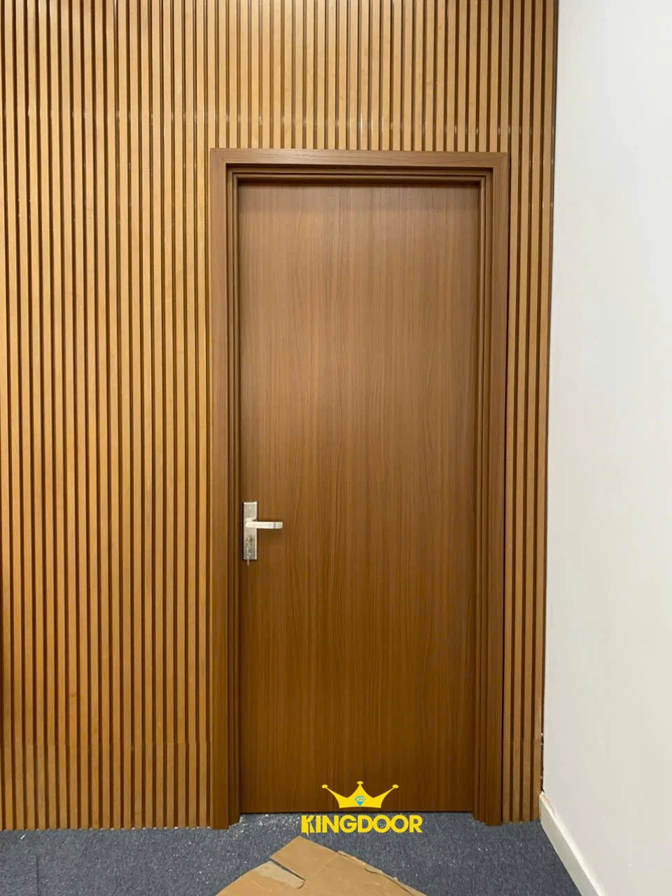 cua-composite-phu-da