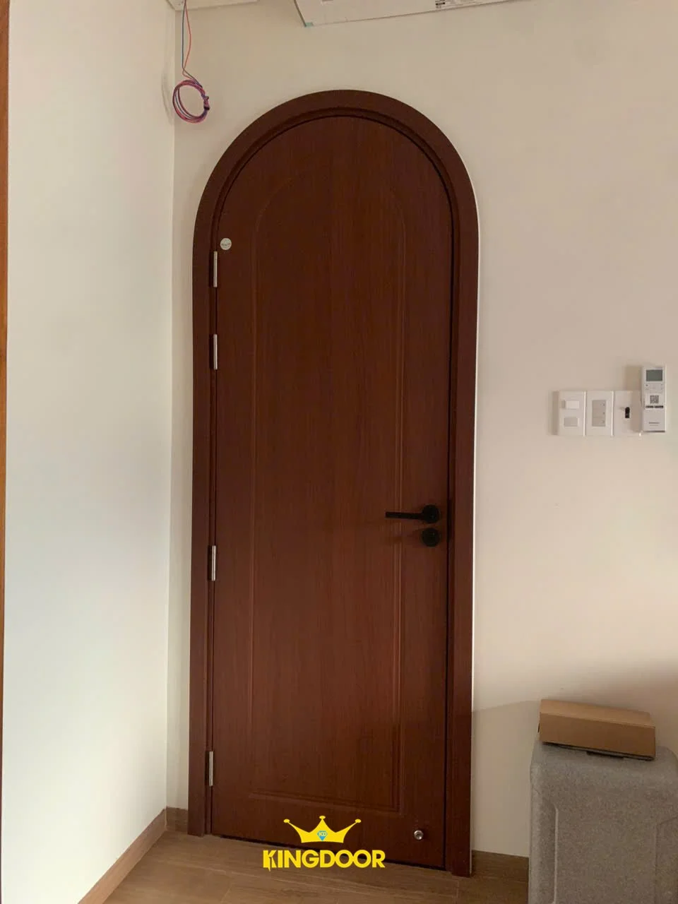 cua-nhua-composite-tai-phuong-nam-nha-trang