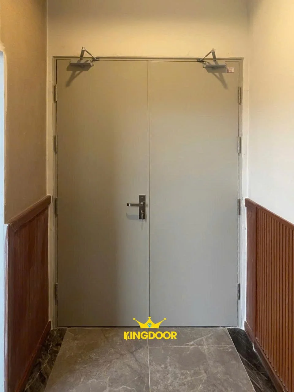 cua-thep-chong-chay-2-canh-deu-tai-phuong-tay-nha-trang