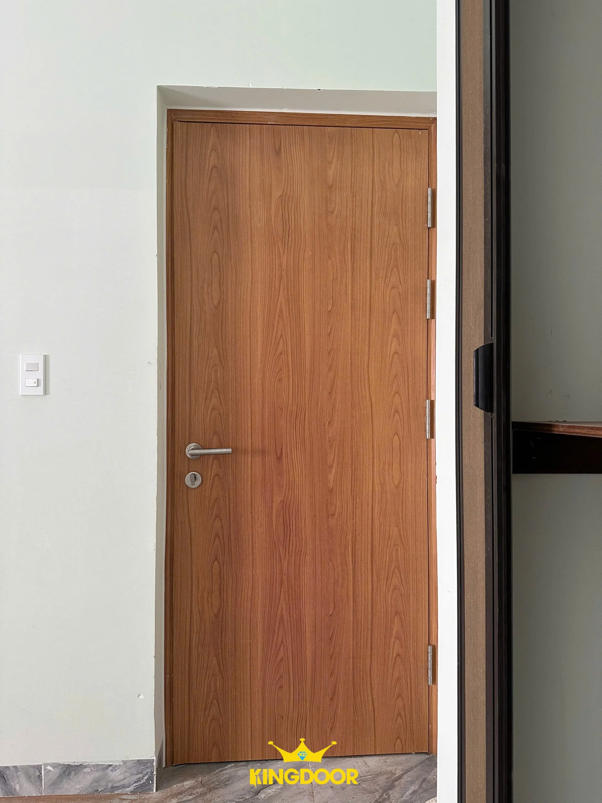 cua-thep-chong-chay-son-van-go