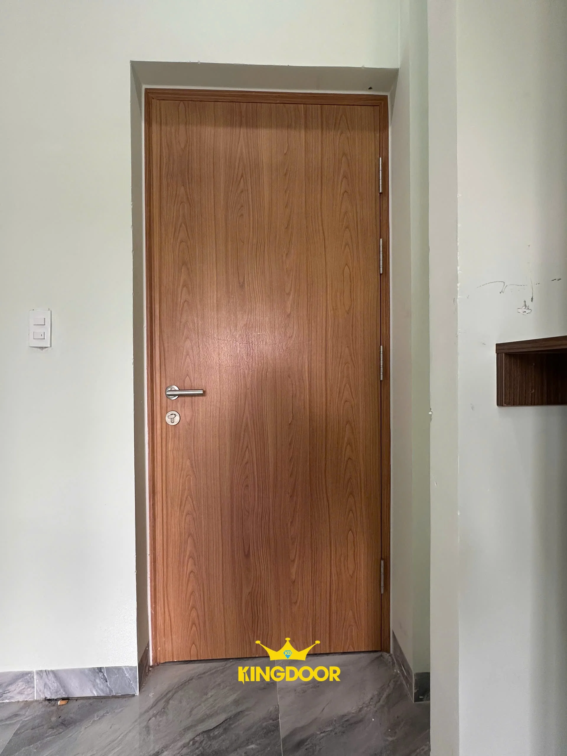 cua-thep-chong-chay-son-van-go