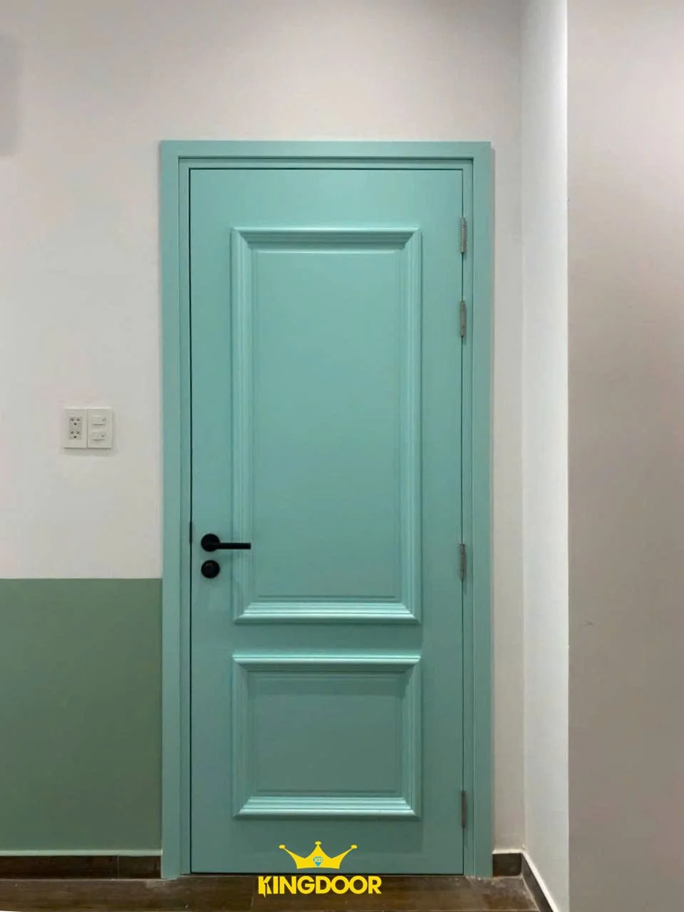 cua-nhua-composite-son-pu