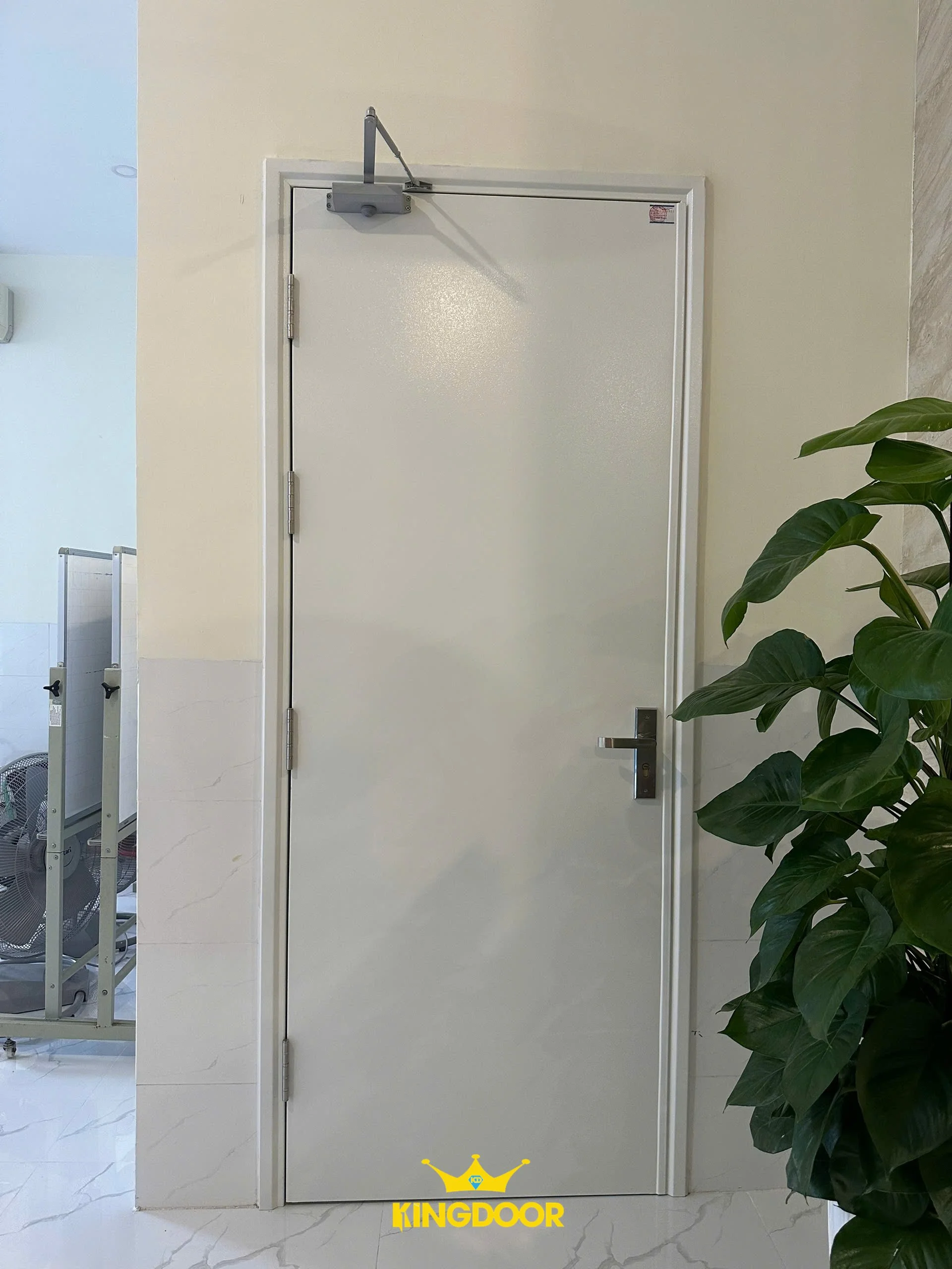 cua-thep-chong-chay-tai-cam-ranh